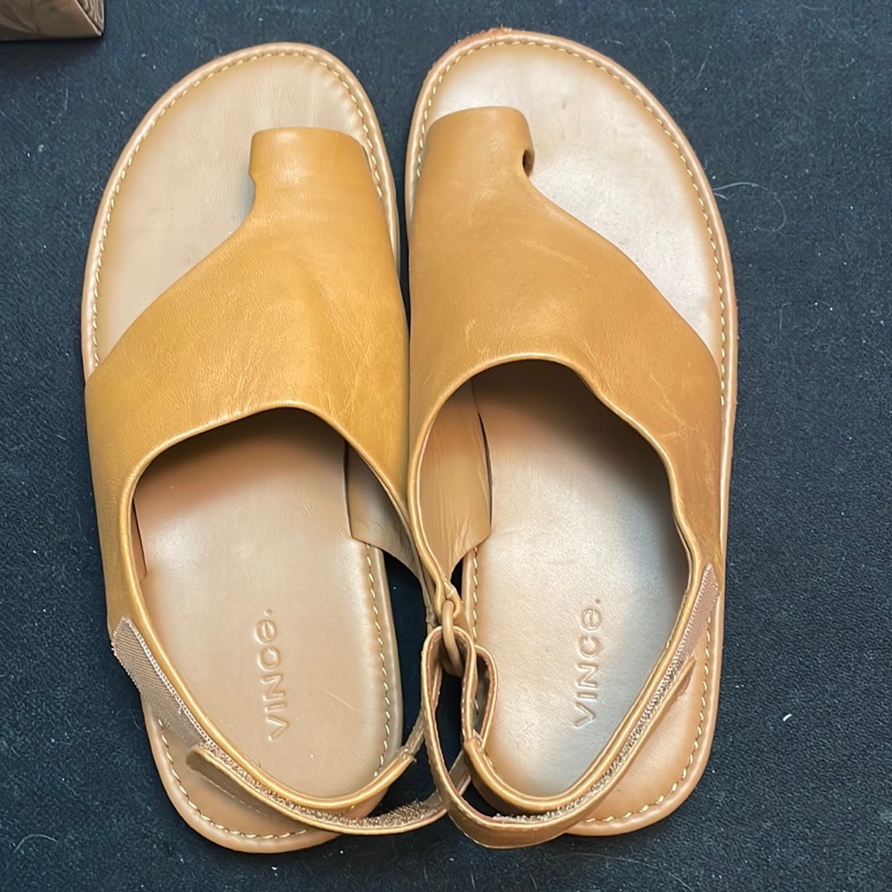 VINCE sandals  EUC